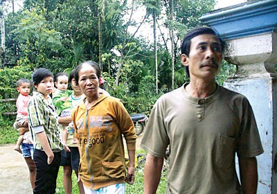 A powerful earthquake on November 15 in Bac Tra My District in Quang Nam Province sent local residents scurrying outdoors (Photo: SGGP)
